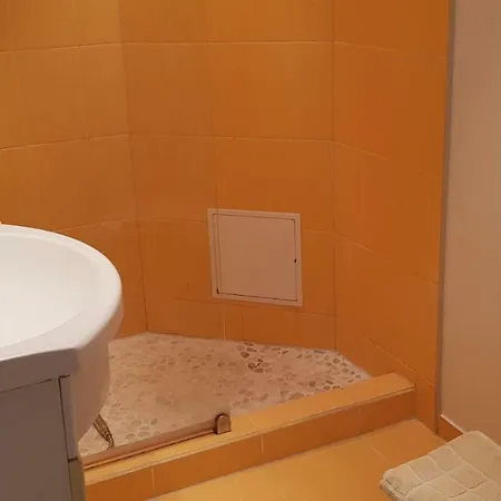 Livingpalanga- Meta12 Butas *